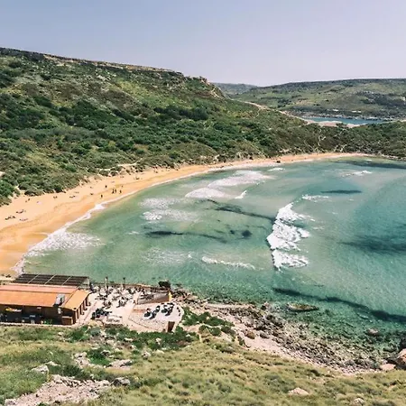 Exclusive Corner Penthouse With Terrace - By Hostmt شقة