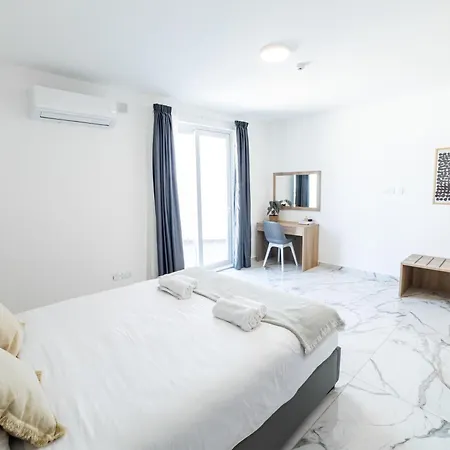 شقة Exclusive Corner Penthouse With Terrace - By Hostmt خليج سانت بول