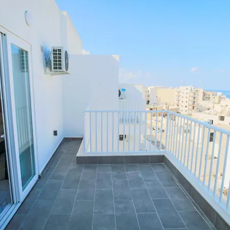 Exclusive Corner Penthouse With Terrace - By Hostmt شقة