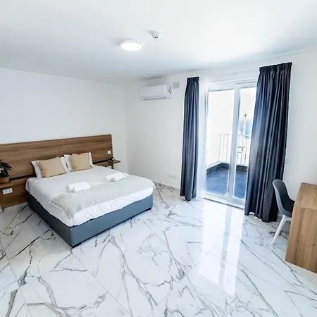 Exclusive Corner Penthouse With Terrace - By Hostmt خليج سانت بول