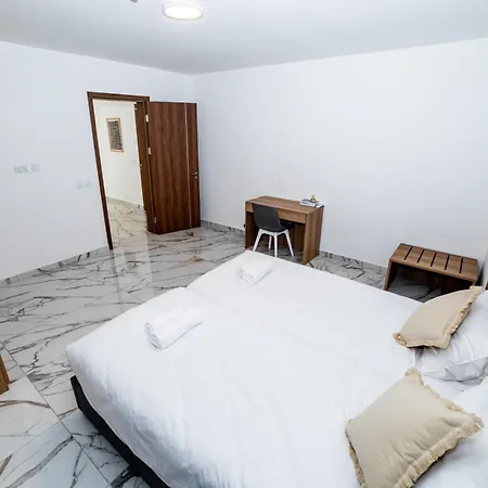 شقة Exclusive Corner Penthouse With Terrace - By Hostmt خليج سانت بول