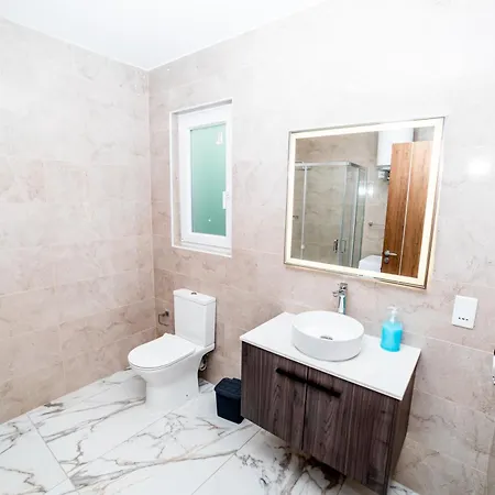 Exclusive Corner Penthouse With Terrace - By Hostmt شقة