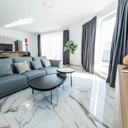 Exclusive Corner Penthouse With Terrace - By Hostmt