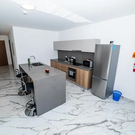 Exclusive Corner Penthouse With Terrace - By Hostmt شقة خليج سانت بول