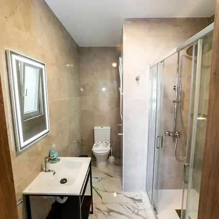 Exclusive Corner Penthouse With Terrace - By Hostmt شقة *