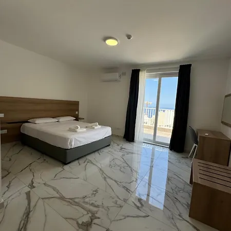 Apartamento Massive New Corner Penthouse In The Centre Of Bugibba 3b