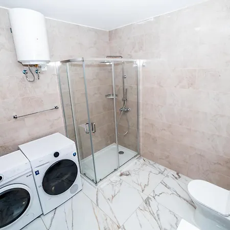 Exclusive Corner Penthouse With Terrace - By Hostmt Appartement