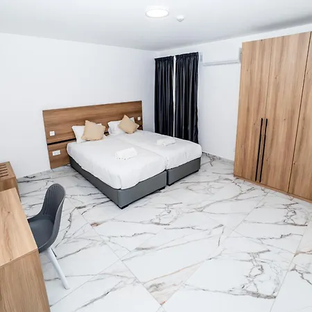 Apartman Exclusive Corner Penthouse With Terrace - By Hostmt