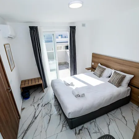 Exclusive Corner Penthouse With Terrace - By Hostmt Appartement