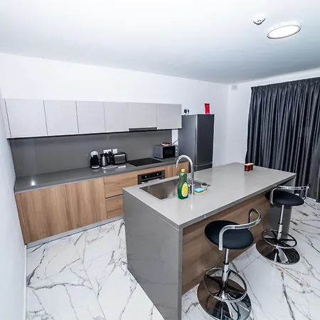 Exclusive Corner Penthouse With Terrace - By Hostmt *