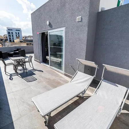 Exclusive Corner Penthouse With Terrace - By Hostmt Appartement St. Paul's Bay