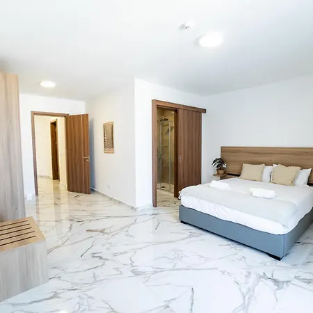 Apartman Exclusive Corner Penthouse With Terrace - By Hostmt *