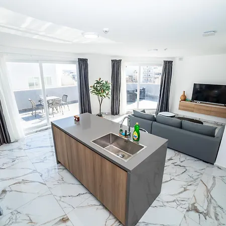 Exclusive Corner Penthouse With Terrace - By Hostmt * San Pawl il-Baħar