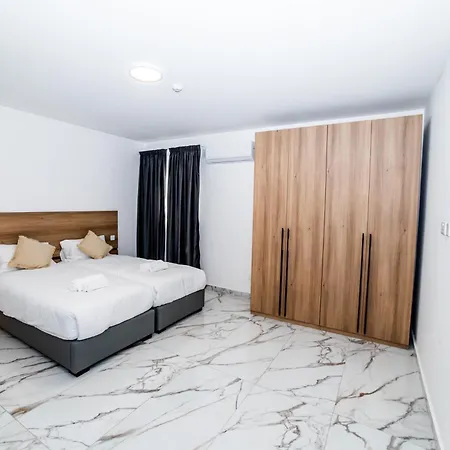 Exclusive Corner Penthouse With Terrace - By Hostmt San Pawl il-Baħar