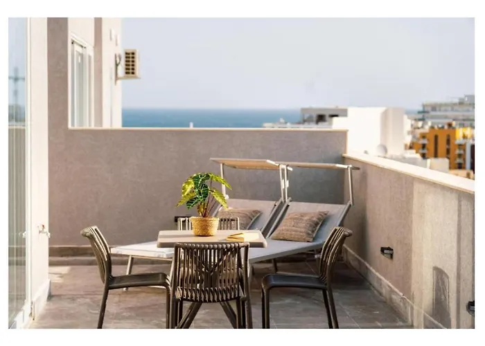 Exclusive Corner Penthouse With Terrace - By Hostmt Daire St. Paul's Bay