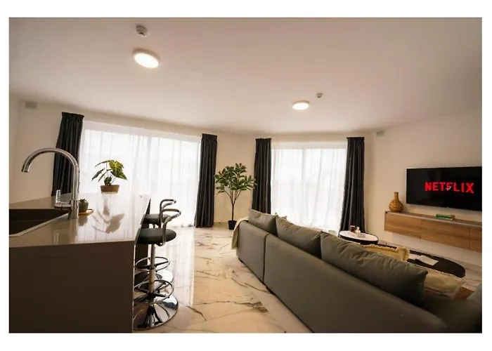 Daire Exclusive Corner Penthouse With Terrace - By Hostmt *