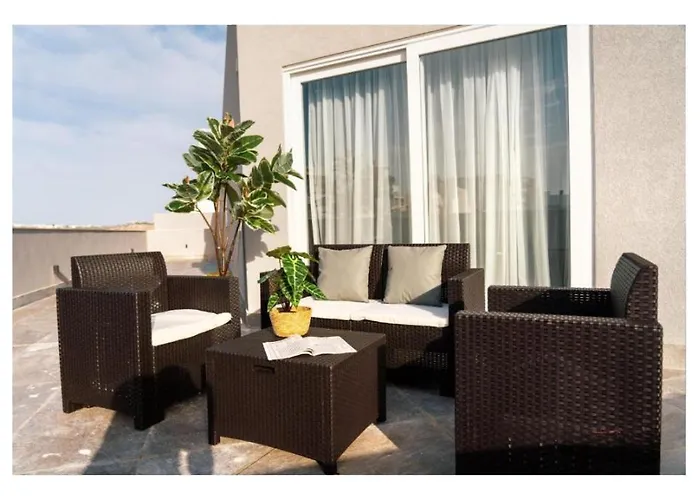 Exclusive Corner Penthouse With Terrace - By Hostmt Daire