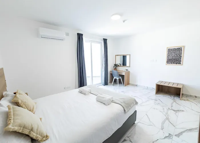 Daire Exclusive Corner Penthouse With Terrace - By Hostmt St. Paul's Bay