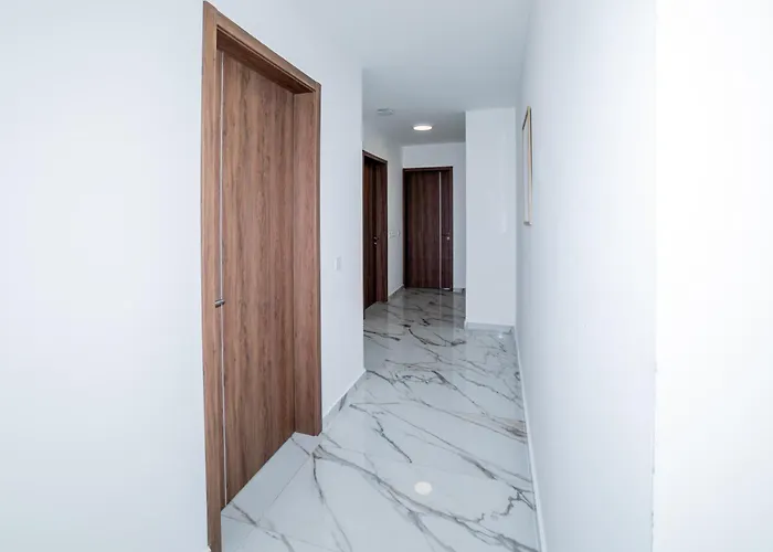 Exclusive Corner Penthouse With Terrace - By Hostmt Daire *