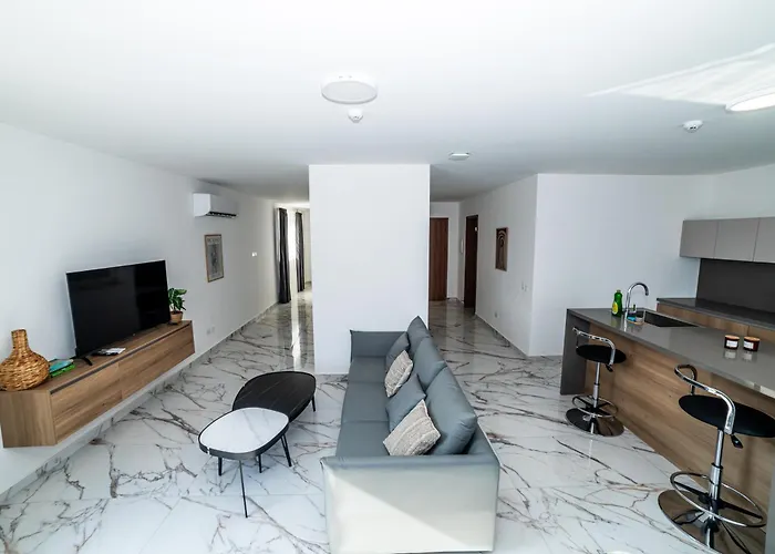 Exclusive Corner Penthouse With Terrace - By Hostmt Daire *