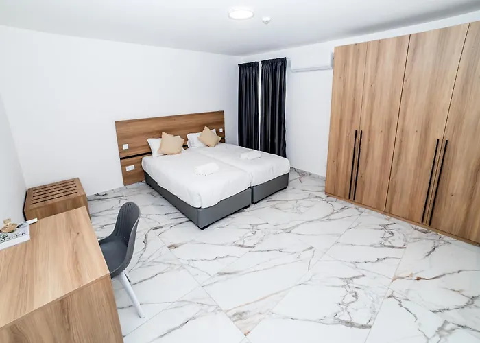 Daire Exclusive Corner Penthouse With Terrace - By Hostmt