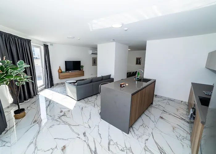 Exclusive Corner Penthouse With Terrace - By Hostmt Daire St. Paul's Bay