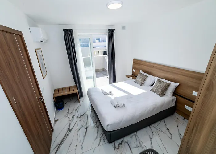 Exclusive Corner Penthouse With Terrace - By Hostmt Daire