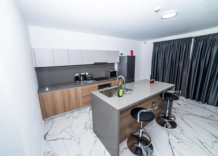 Exclusive Corner Penthouse With Terrace - By Hostmt *