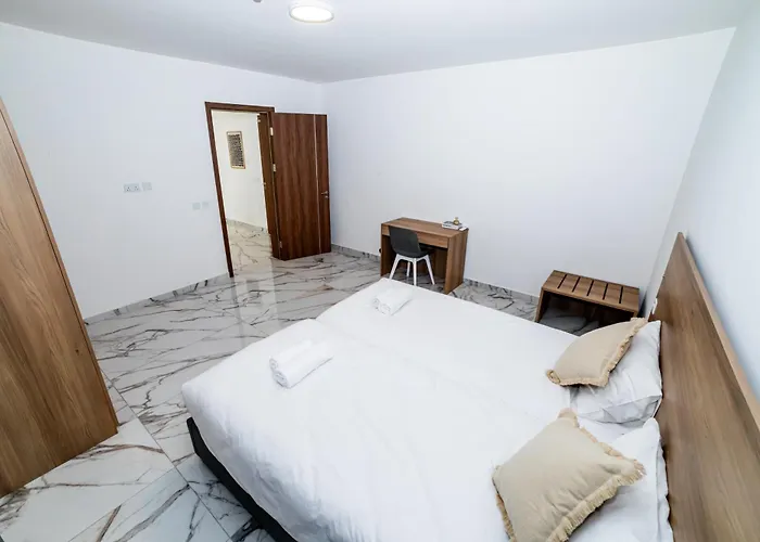 Daire Exclusive Corner Penthouse With Terrace - By Hostmt St. Paul's Bay