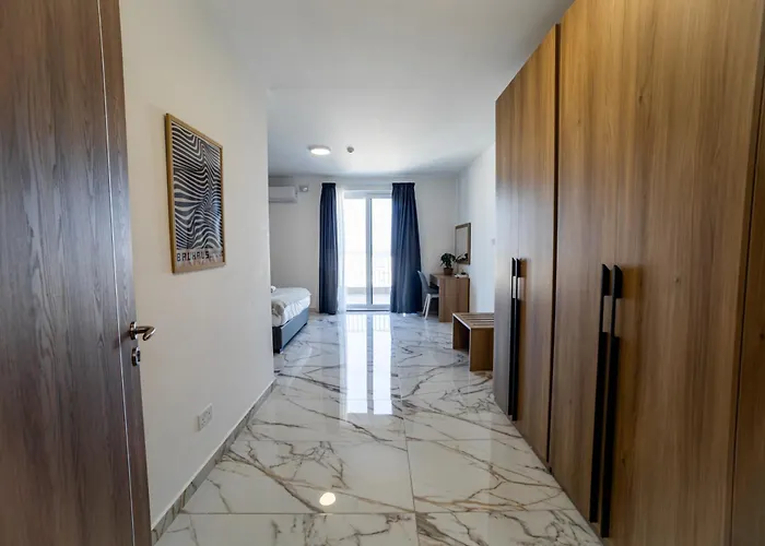 Exclusive Corner Penthouse With Terrace - By Hostmt Daire St. Paul's Bay