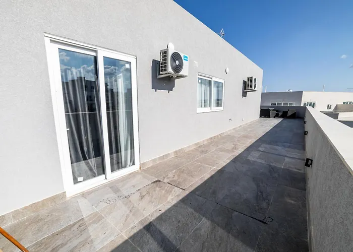 Exclusive Corner Penthouse With Terrace - By Hostmt Daire *