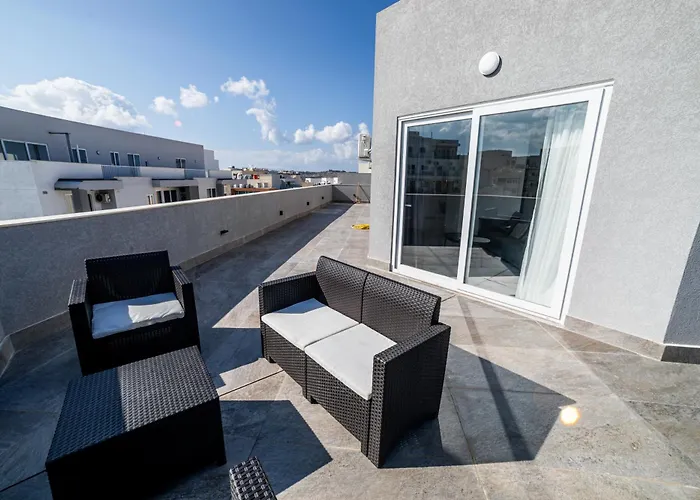 Daire Exclusive Corner Penthouse With Terrace - By Hostmt