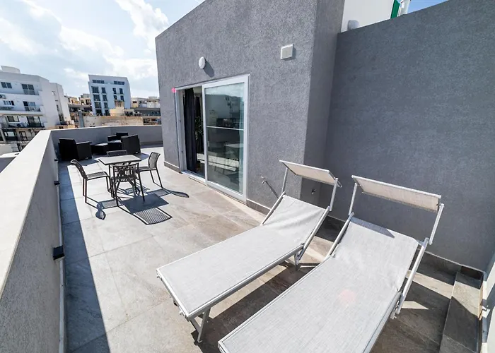 Exclusive Corner Penthouse With Terrace - By Hostmt Daire St. Paul's Bay