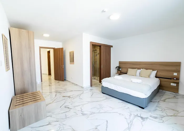 Daire Exclusive Corner Penthouse With Terrace - By Hostmt *