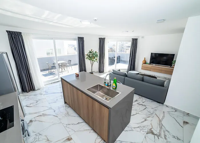 Exclusive Corner Penthouse With Terrace - By Hostmt * St. Paul's Bay