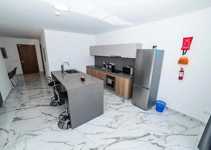 Exclusive Corner Penthouse With Terrace - By Hostmt Daire St. Paul's Bay