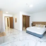 公寓 Exclusive Corner Penthouse With Terrace - By Hostmt *