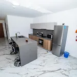 Exclusive Corner Penthouse With Terrace - By Hostmt 公寓 圣保罗湾城