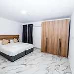 Exclusive Corner Penthouse With Terrace - By Hostmt 圣保罗湾城